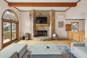 TV, fireplace, offices