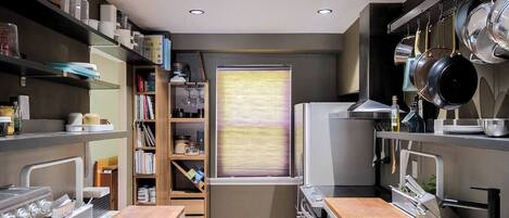 電子レンジ、オーブン、コンロ、食器洗い機