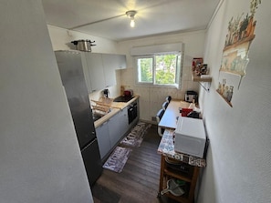 Geladeira, micro-ondas, fogão, cooktop