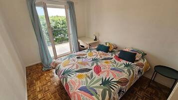 3 slaapkamers, een bureau, een strijkplank/strijkijzer, gratis wifi