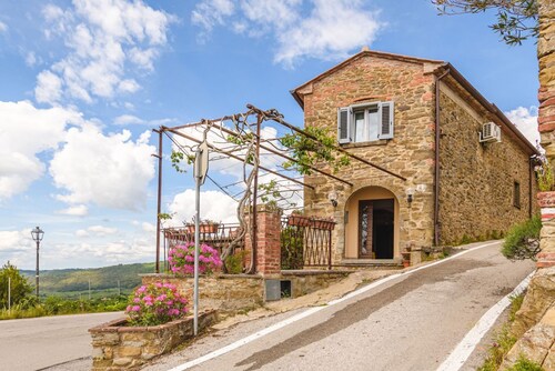 Casa Belvedere – Tuscan charm with breathtaking views just steps from Cortona