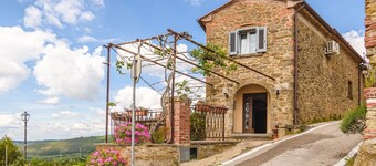 Casa Belvedere – Tuscan charm with breathtaking views just steps from Cortona