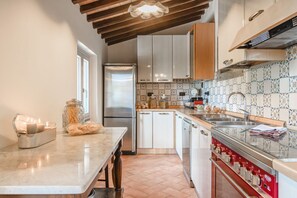 Dishwasher, toaster - Casa Belvedere – Tuscan charm with breathtaking views just steps from Cortona (Torreone)