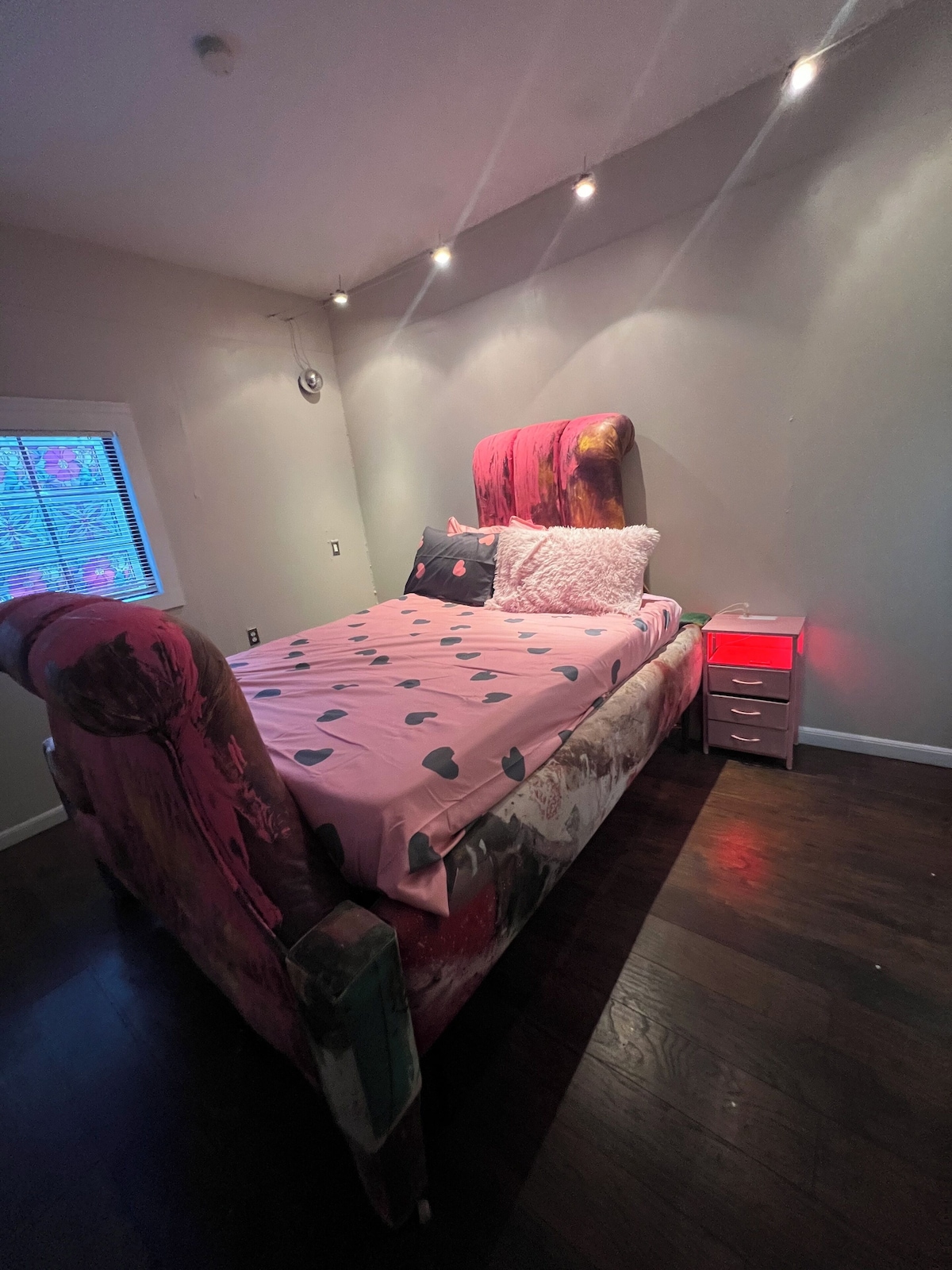 Photo 16 of Party/Pet friendly Warehouse in Montrose. 2bedrooms 2 full baths. Fun location.