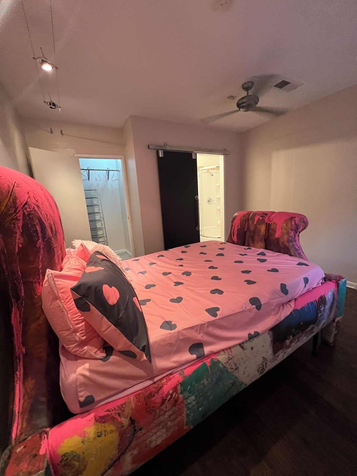 Photo 15 of Party/Pet friendly Warehouse in Montrose. 2bedrooms 2 full baths. Fun location.