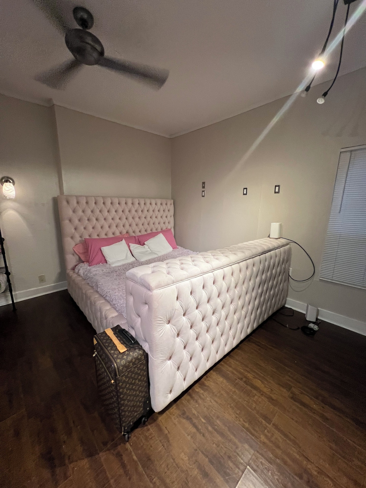 Photo 13 of Party/Pet friendly Warehouse in Montrose. 2bedrooms 2 full baths. Fun location.