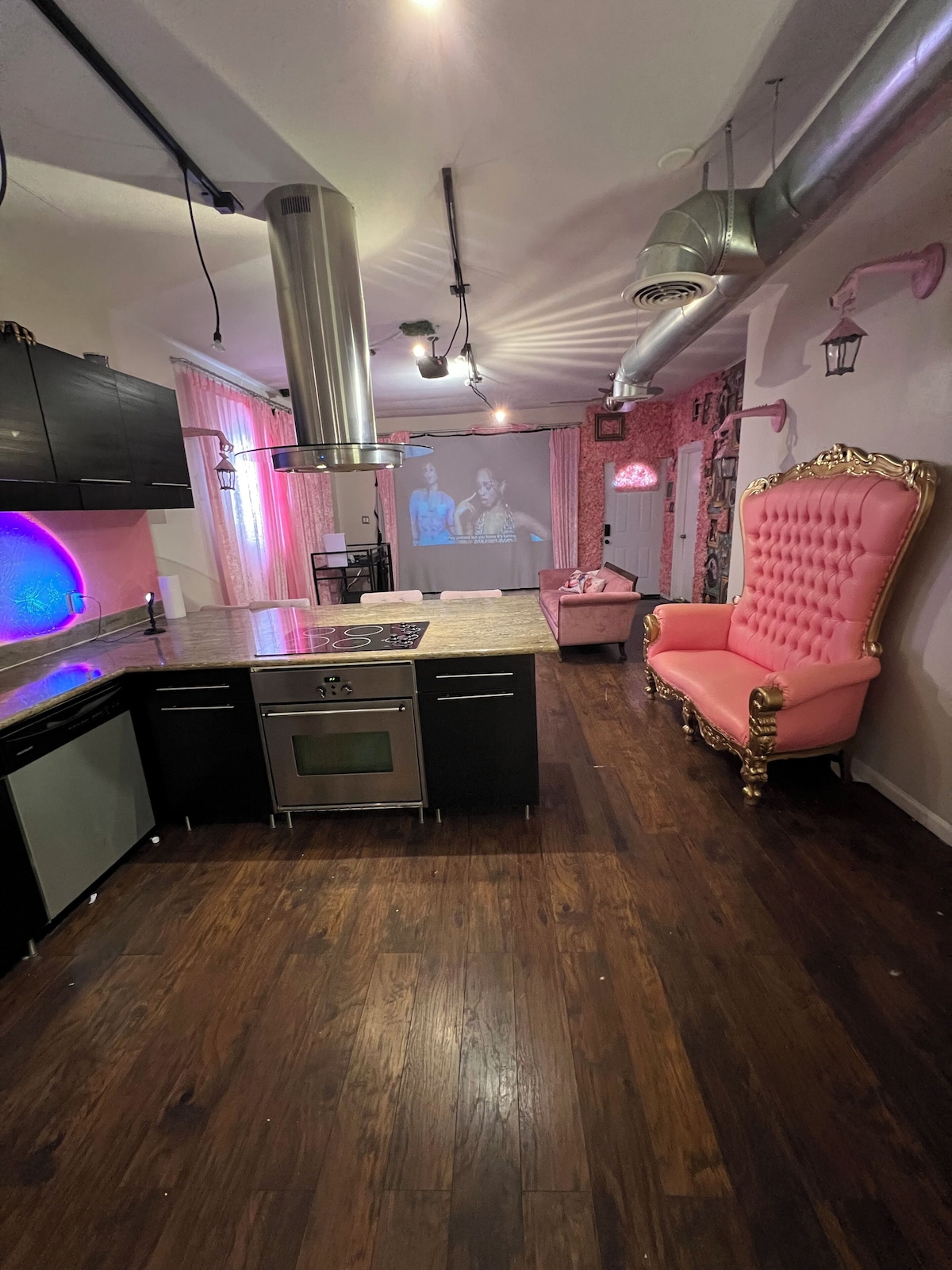 Photo 7 of Party/Pet friendly Warehouse in Montrose. 2bedrooms 2 full baths. Fun location.