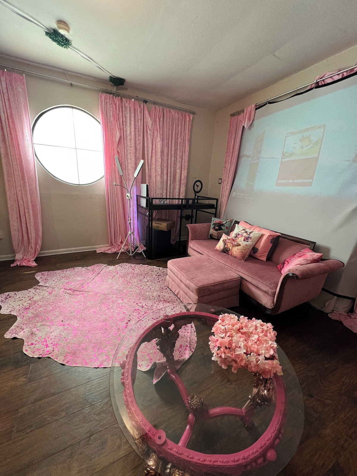 Photo 22 of Party/Pet friendly Warehouse in Montrose. 2bedrooms 2 full baths. Fun location.