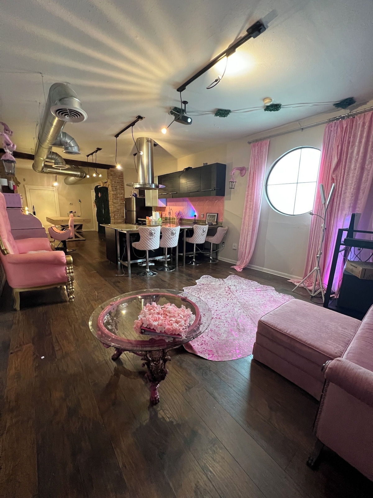 Photo 21 of Party/Pet friendly Warehouse in Montrose. 2bedrooms 2 full baths. Fun location.