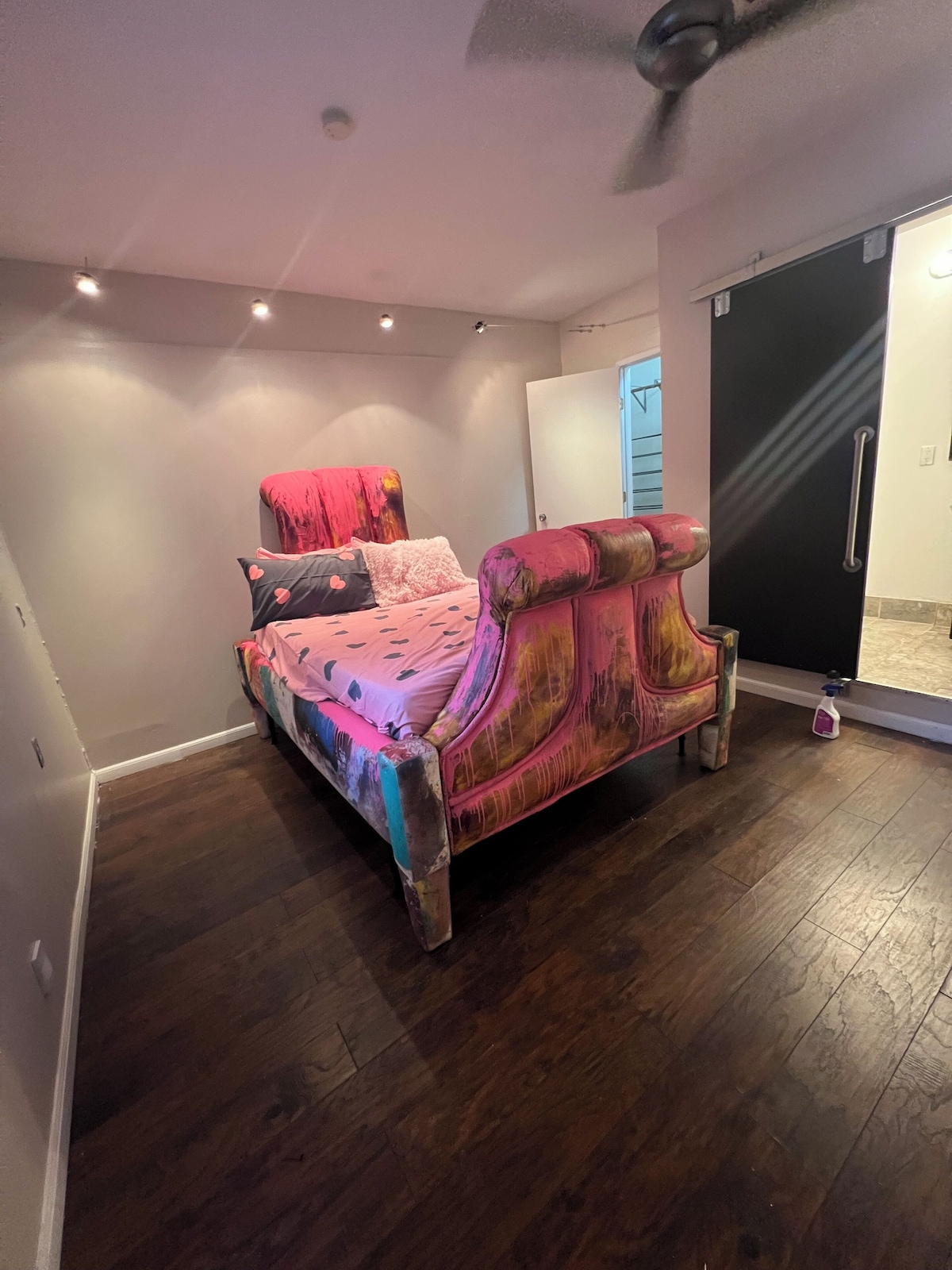Photo 14 of Party/Pet friendly Warehouse in Montrose. 2bedrooms 2 full baths. Fun location.