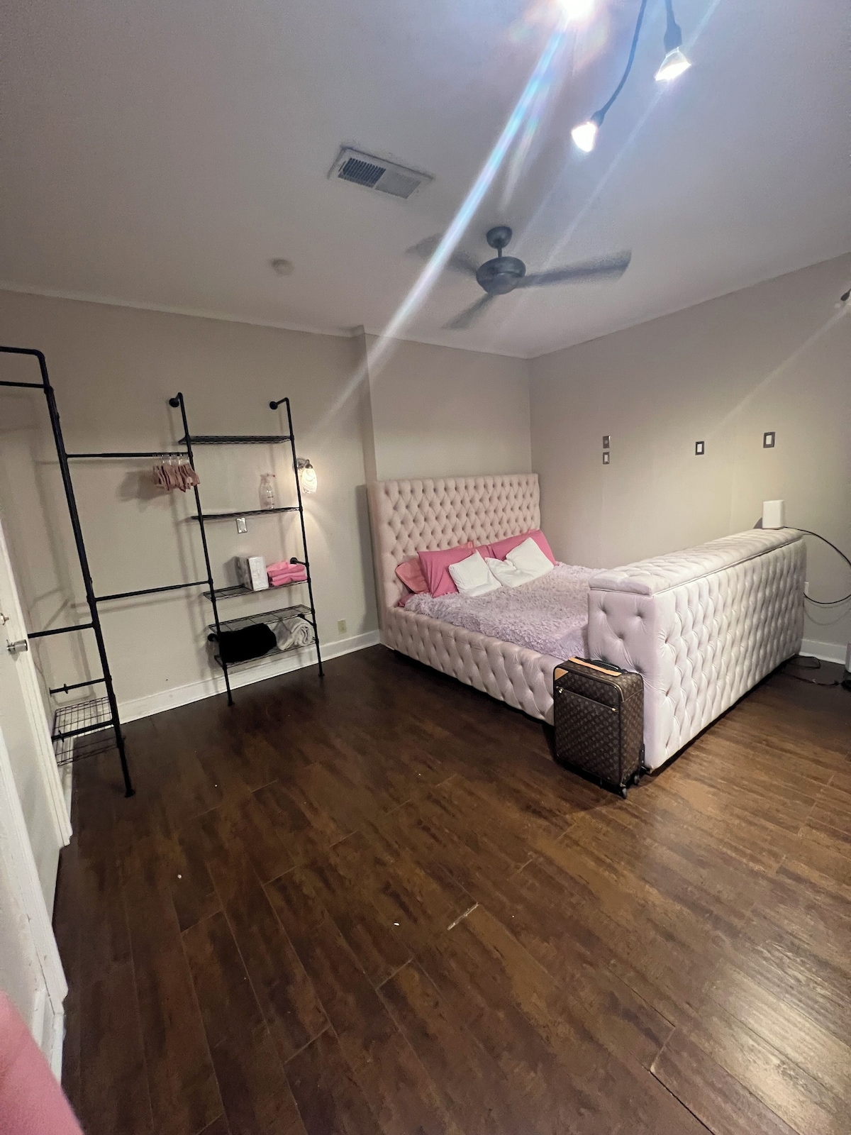 Photo 10 of Party/Pet friendly Warehouse in Montrose. 2bedrooms 2 full baths. Fun location.