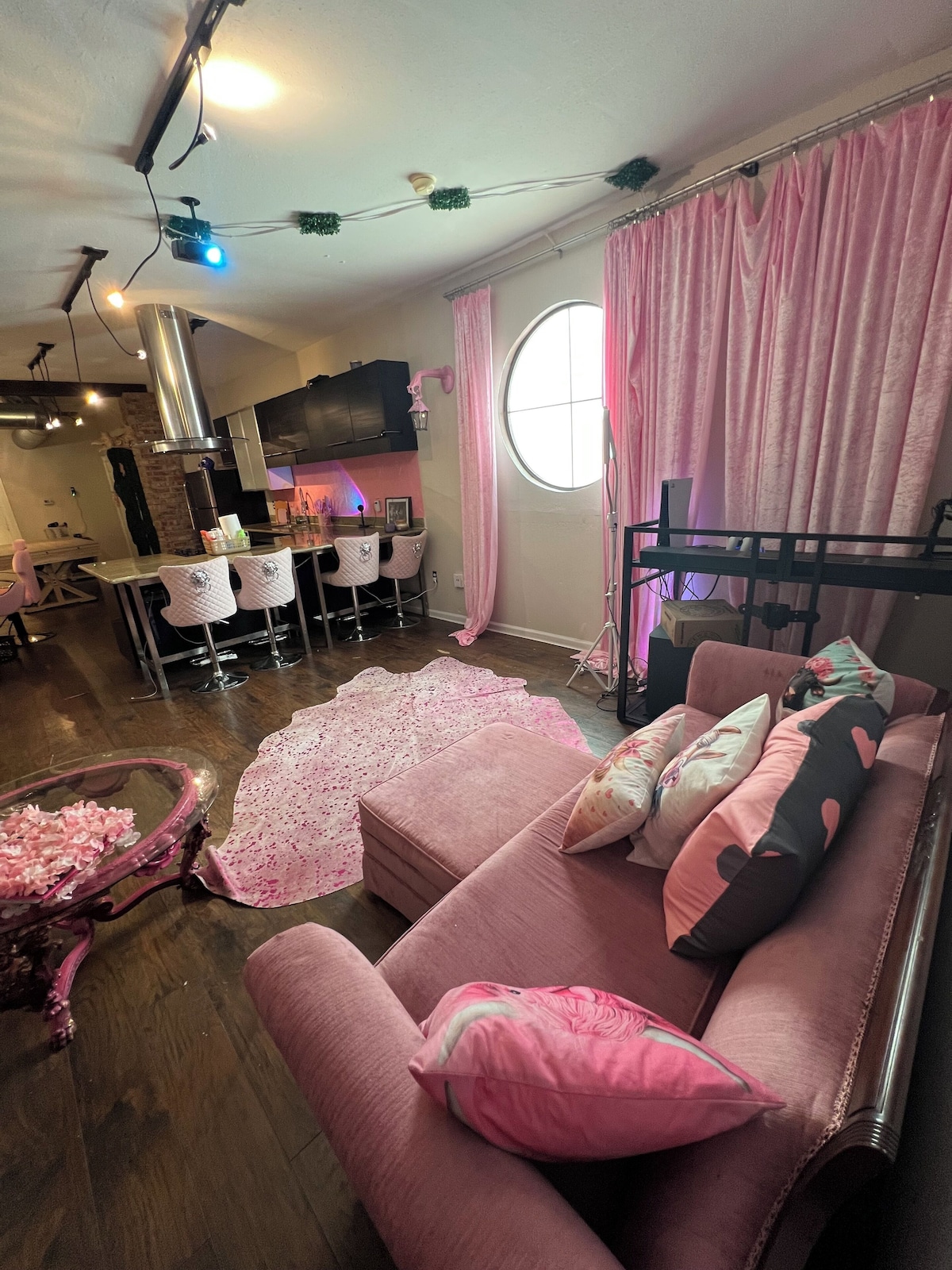 Photo 18 of Party/Pet friendly Warehouse in Montrose. 2bedrooms 2 full baths. Fun location.