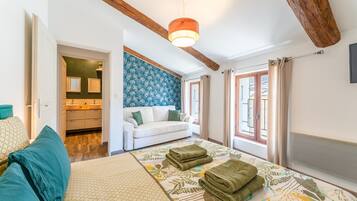 3 habitaciones, tabla de planchar con plancha, wifi y ropa de cama