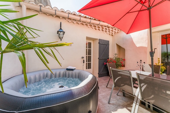 Terrace/patio - Holiday Home ‘La Bonbonnière’ – Charm and Comfort at the Foot of Mont Ventoux (Malaucène)