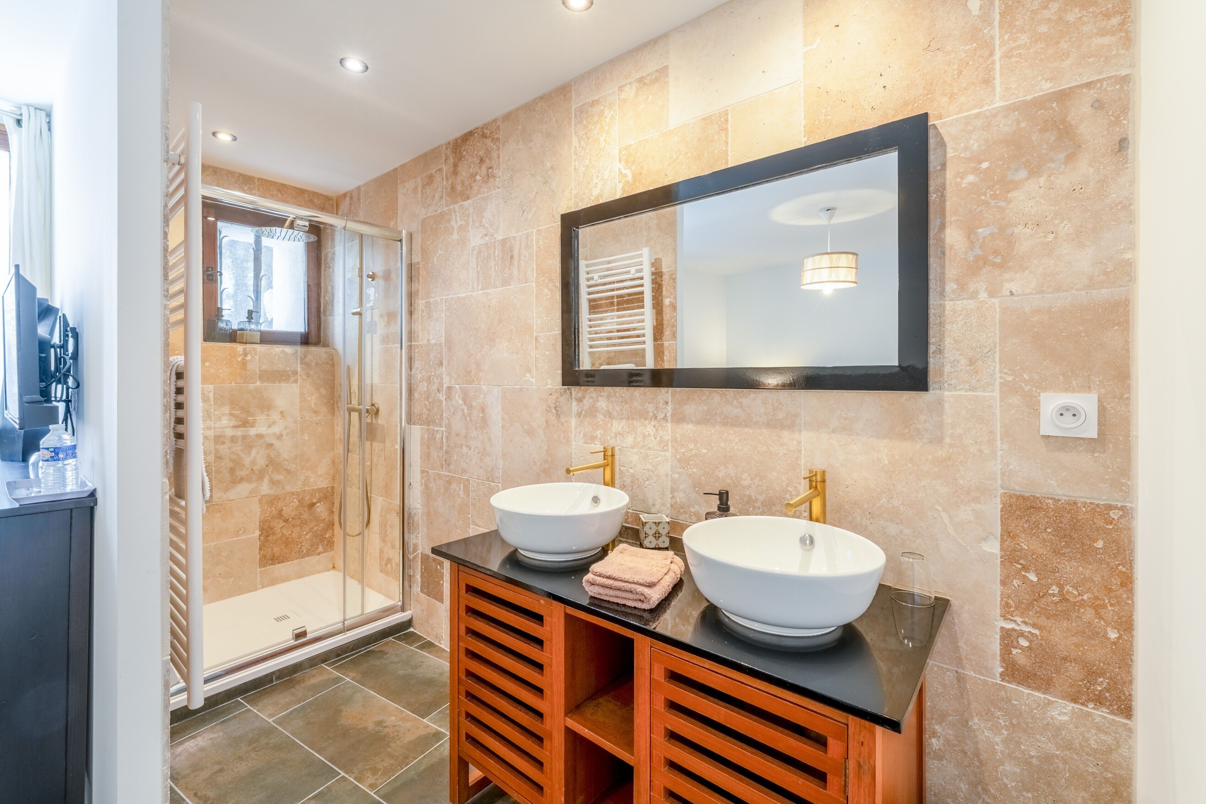 Shower, hair dryer, towels