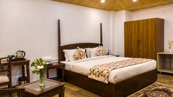 Deluxe Double Room | Desk, laptop workspace, free WiFi