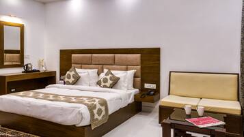 Desk, laptop workspace, free WiFi