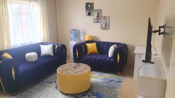Comfort Apartment, City View | Living area