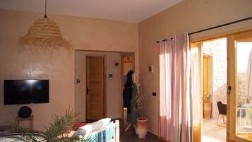 Superior Villa, Pool View | Living area