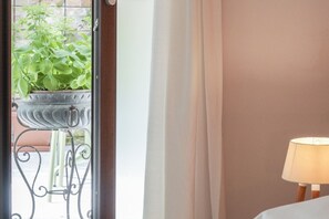 Interior - Small-scale apartment with garden (Venezia)
