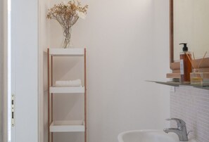 Interior - Small-scale apartment with garden (Venezia)