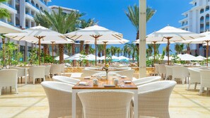 Outdoor dining - Oceanfront Luxe at Villa La Valencia — 2 Bedroom w/ Lazy River & Resort Perks (San José del Cabo)