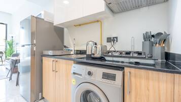 Fridge, microwave, stovetop, coffee/tea maker