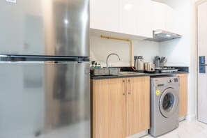 Fridge, microwave, stovetop, coffee/tea maker