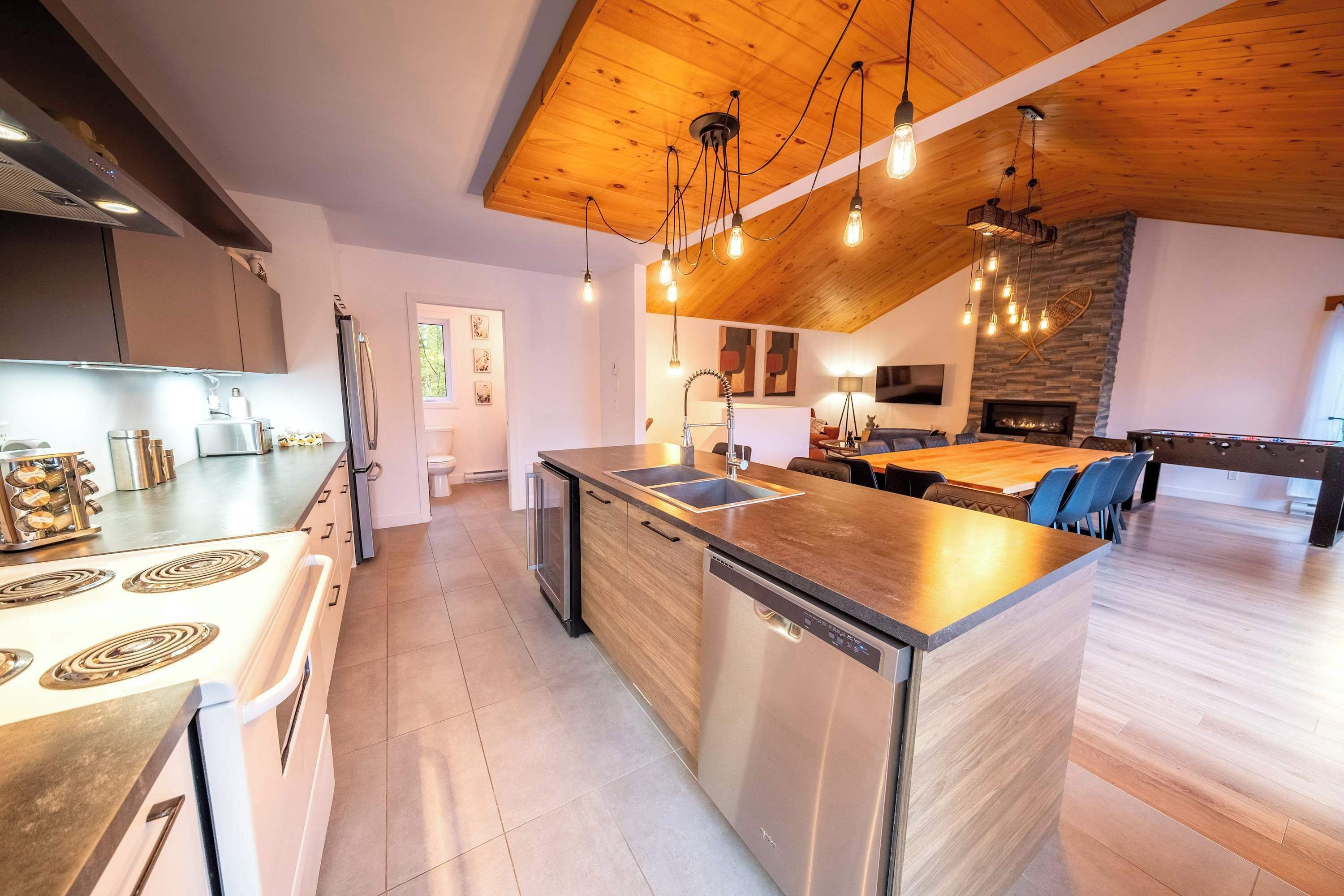 Frigorífic, microones, forn i placa de cuina 