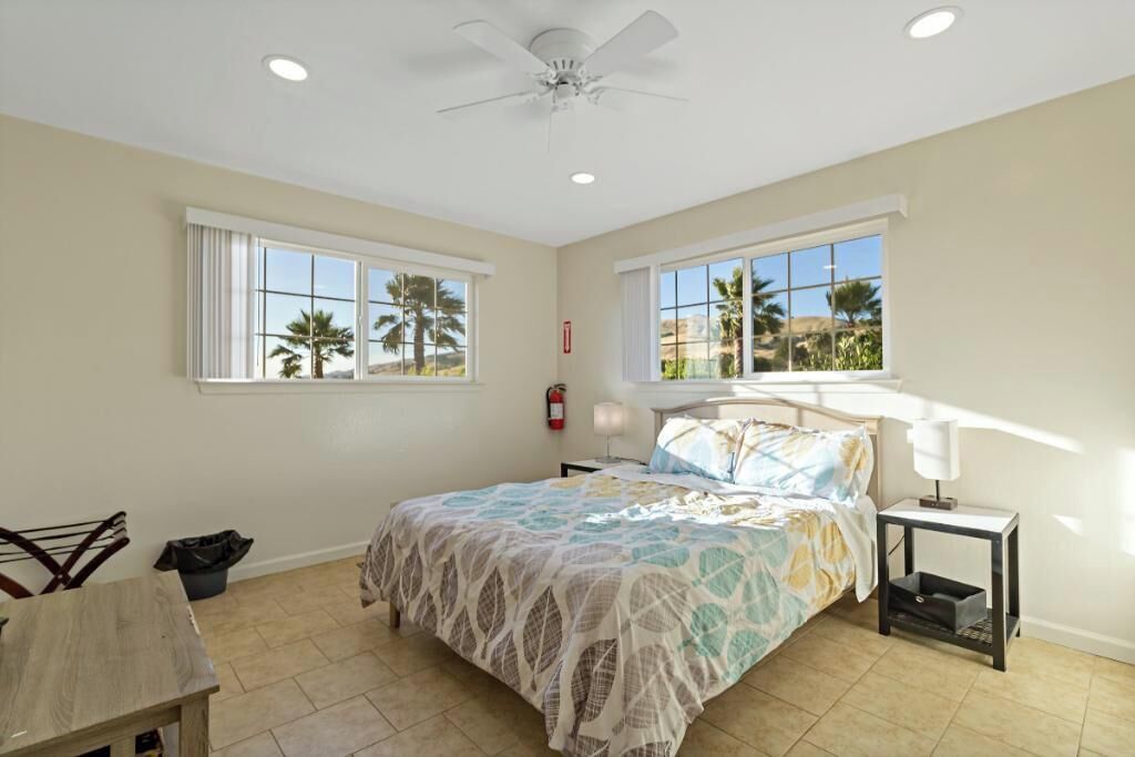 5 slaapkamers, een bureau, een strijkplank/strijkijzer, gratis wifi