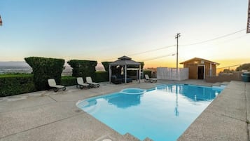 Piscine extérieure, piscine chauffée