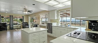 The Great Escape 5 Bedrooms -Pool, Sauna, Private Acreage .