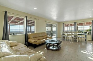 Smart TV, fireplace, video games