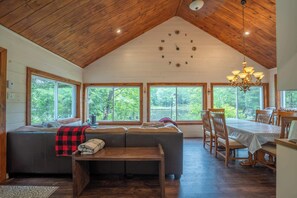 Interior - Spa, Pool table, Lake - Chalet Family au Grand air (Namur)