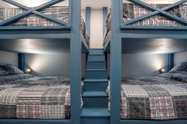 4 bedrooms, WiFi, bed sheets