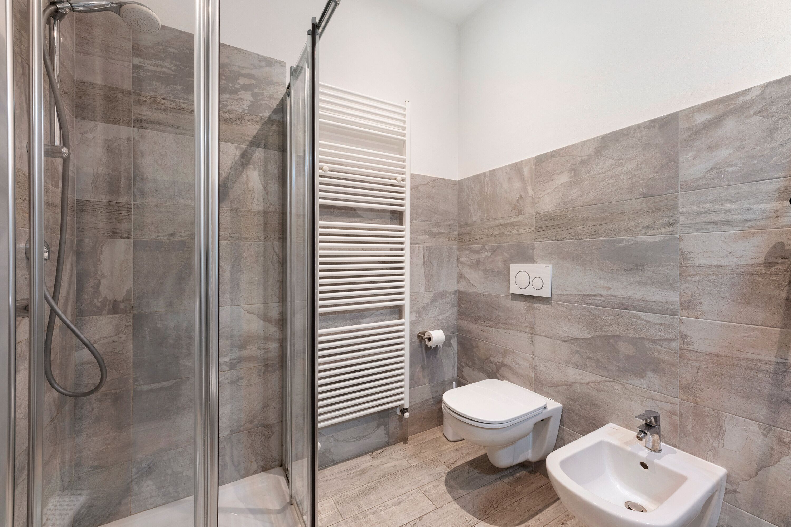 Ducha, secador de pelo, toallas