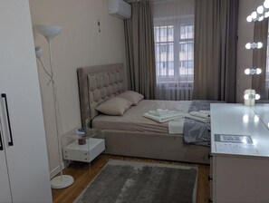 2 bedrooms, iron/ironing board, WiFi, bed sheets