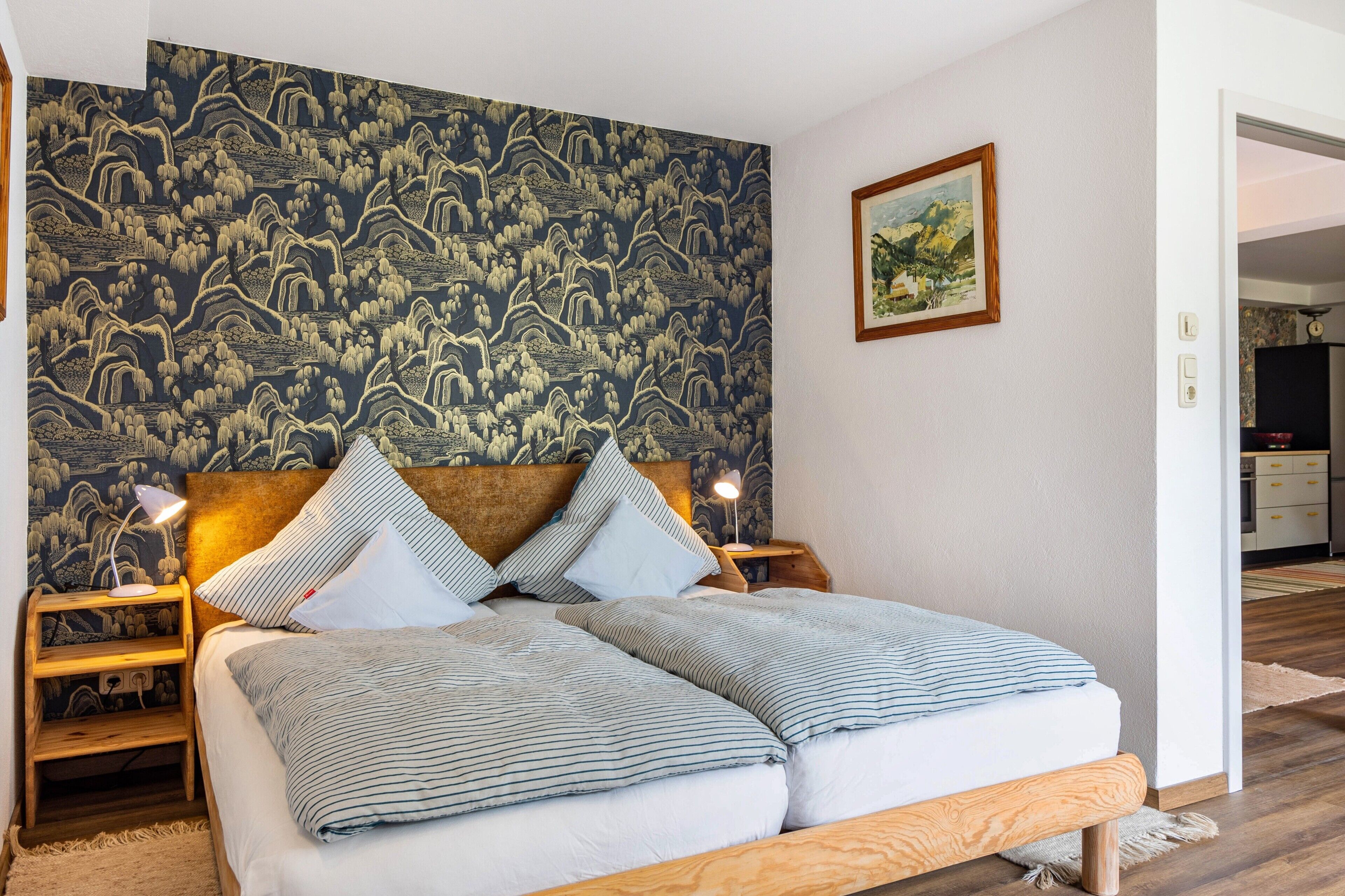 1 dormitorio, tabla de planchar con plancha, wifi y ropa de cama