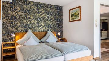 1 dormitorio, tabla de planchar con plancha, wifi y ropa de cama