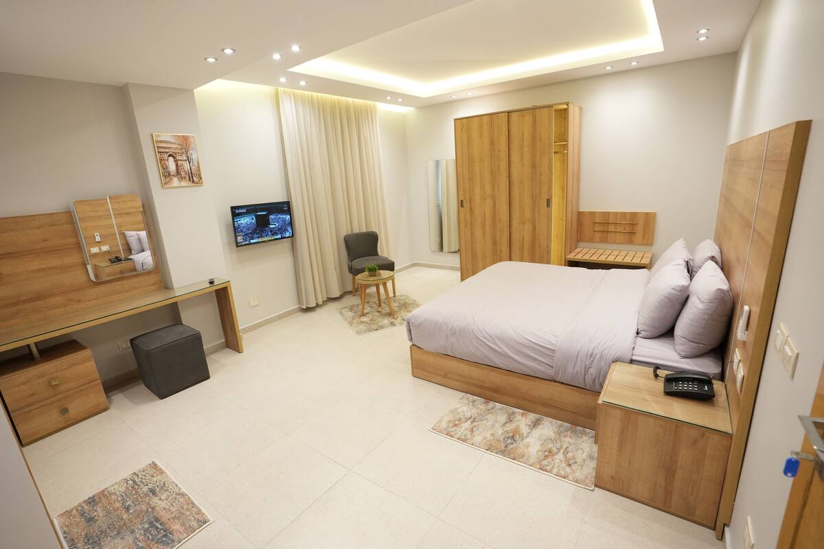 Apartment | In-room safe, desk, blackout drapes, soundproofing