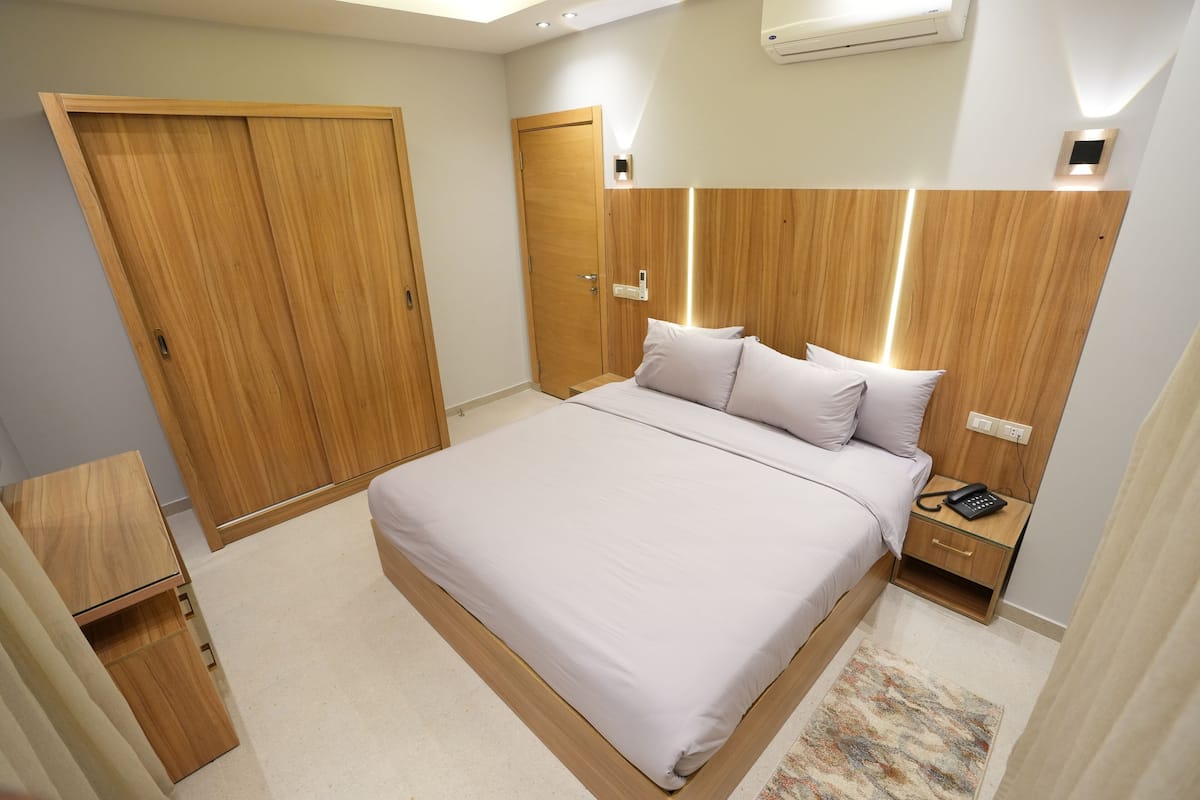 Suite, Balcony | In-room safe, desk, blackout drapes, soundproofing