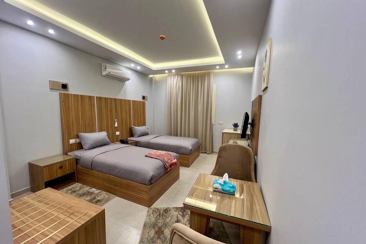 Twin Room | In-room safe, desk, blackout drapes, soundproofing