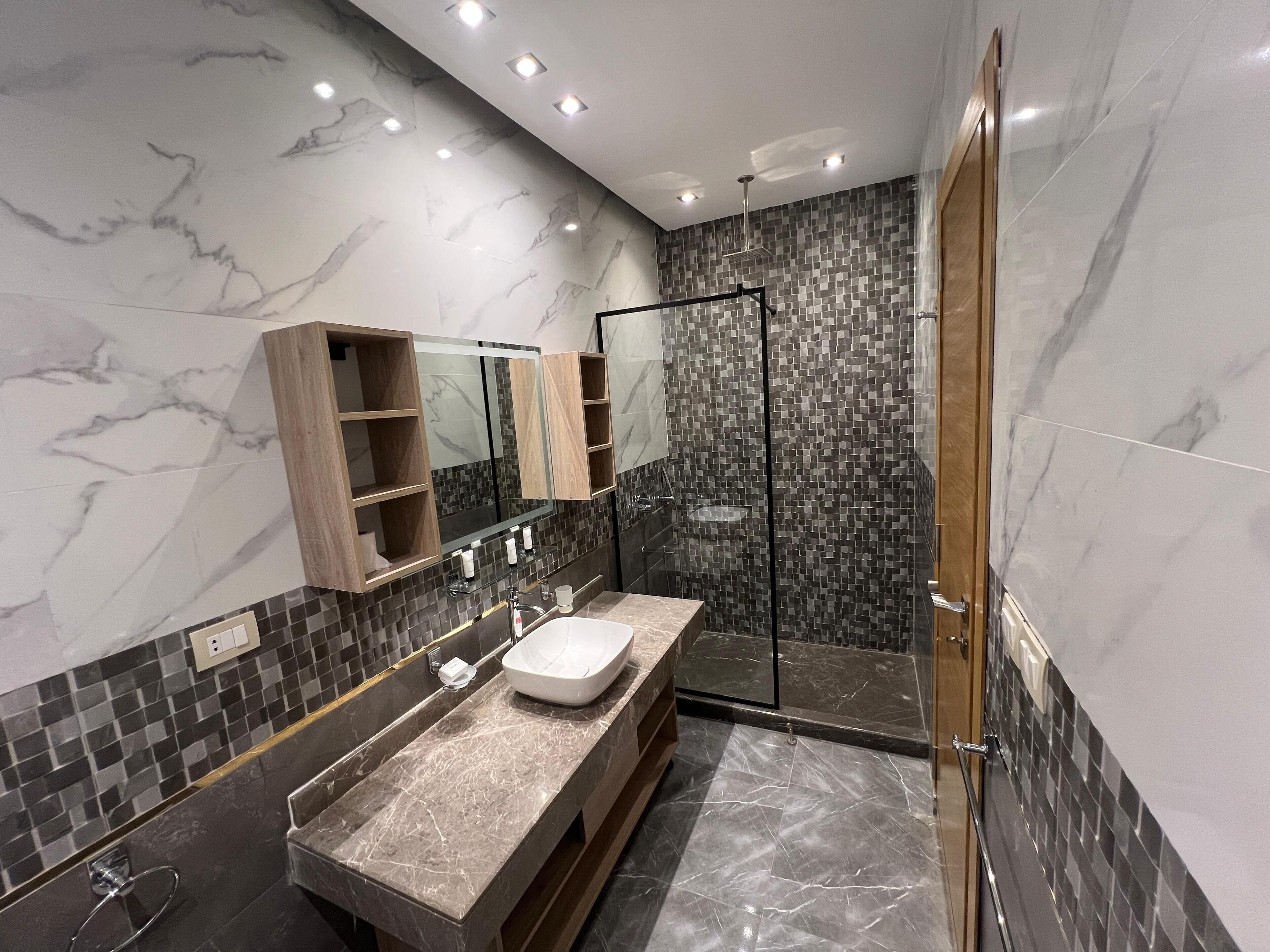 Single Room | Bathroom | Separate tub and shower, slippers, towels, soap