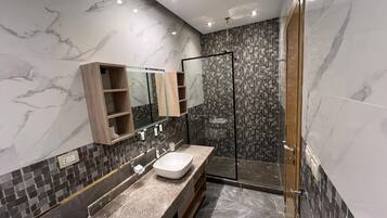 Single Room | Bathroom | Separate tub and shower, slippers, towels, soap