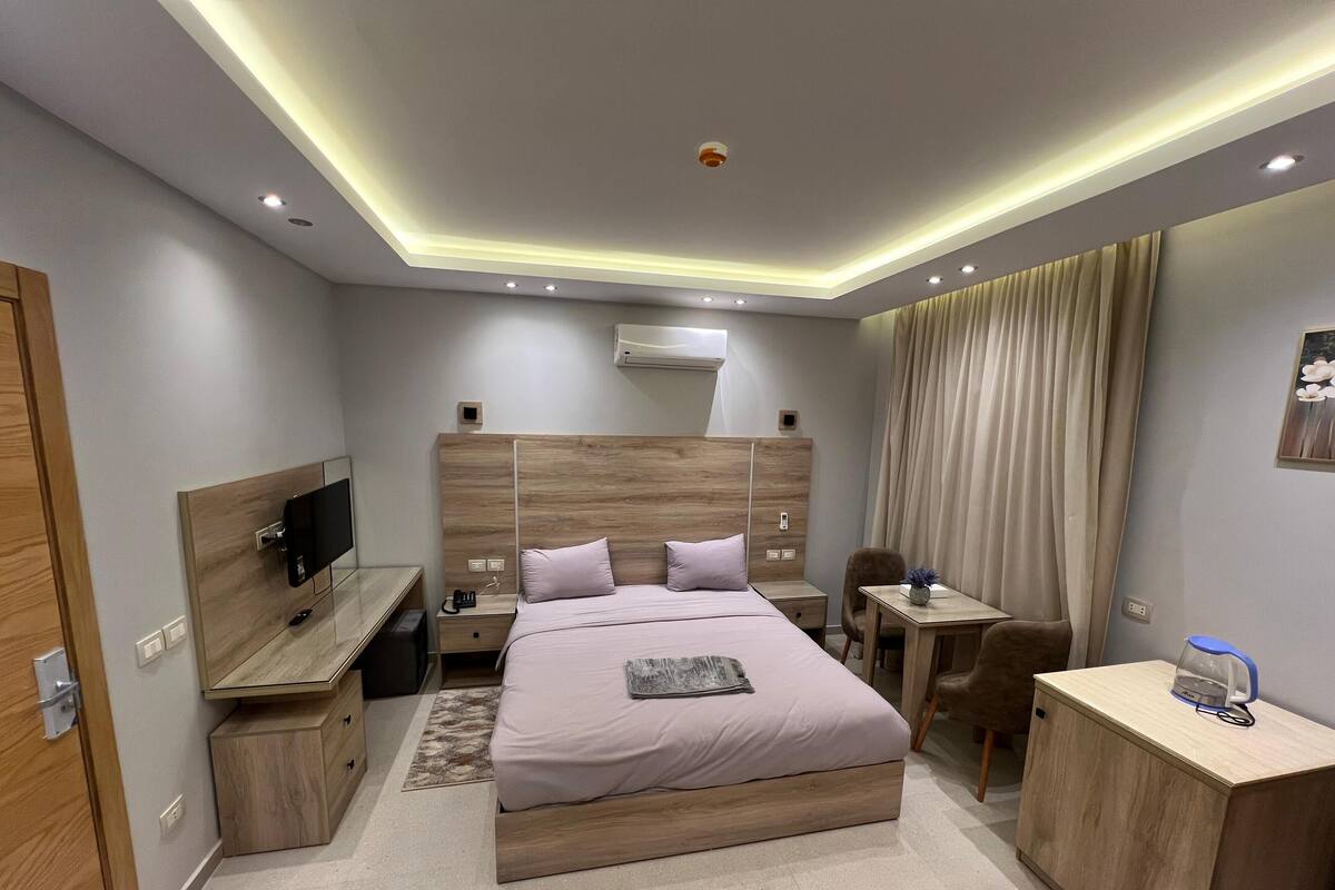 Single Room | Peti besi dalam bilik, meja, langsir/tirai gelap terus, kalis bunyi