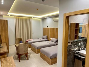 Triple Room | In-room safe, desk, blackout curtains, soundproofing - Elite hotel (Sheikh Zayed City)