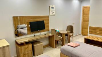 Twin Room | In-room safe, desk, blackout curtains, soundproofing