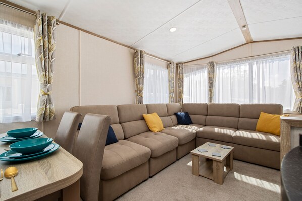 Studio | 3 bedrooms - Maple - Near Folly Farm Cosy Retreat (Kilgetty)