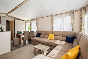 Studio | 3 bedrooms - Maple - Near Folly Farm Cosy Retreat (Kilgetty)