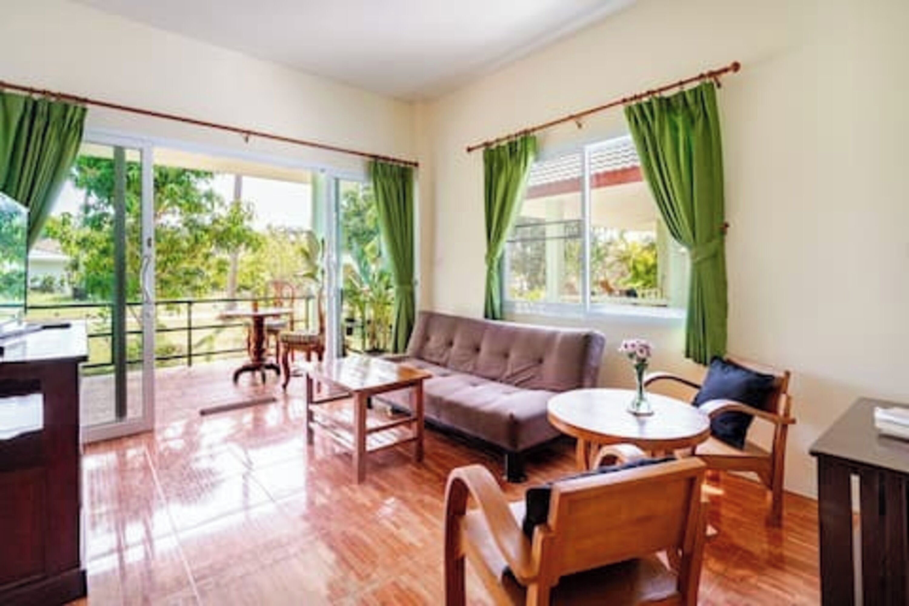 32-英寸智能电视（配备数码频道）、Netflix、流媒体服务